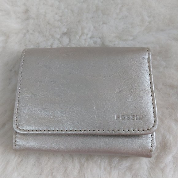 Fossil Women's Silver Leather Trifold Short Wallet - Picture 1 of 10
